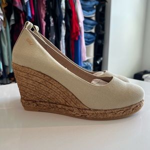 Brand new Viscata wedges, never even tried on